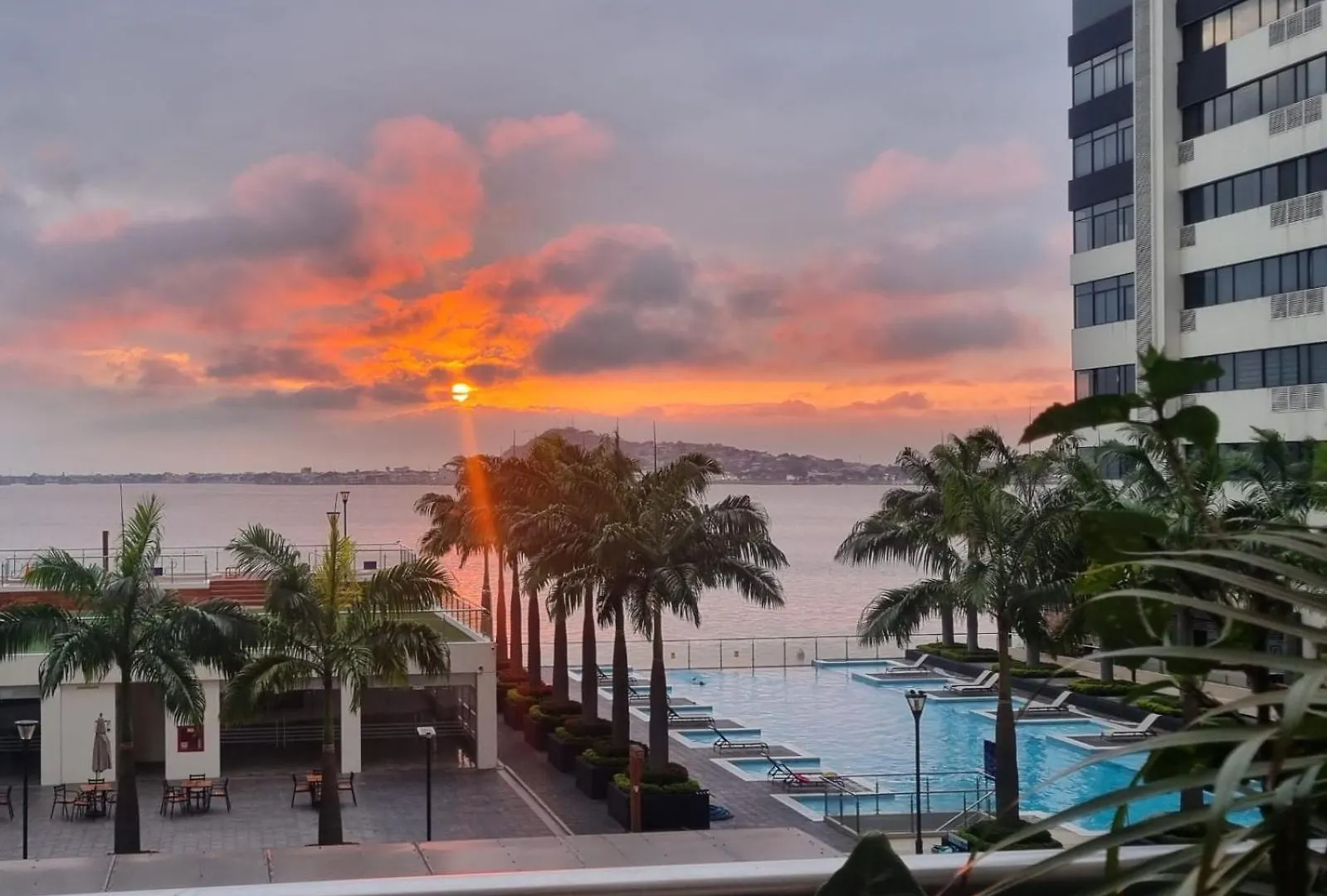 Departamento Moderno Hermosa Vista Al Rio Y Ciudad Guayaquil